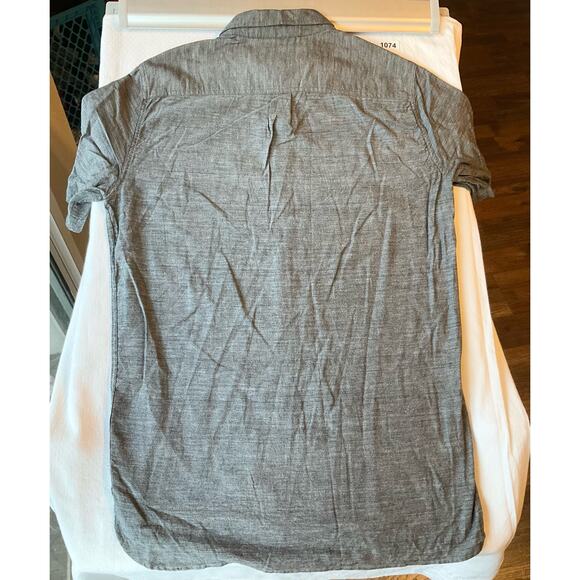 On The Byas Short Sleeve Button Down Shirt size L, Gray, Longer Length - Picture 9 of 9